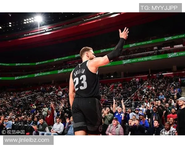 风暴主场遭活塞逆转，球场亮点只剩猫王